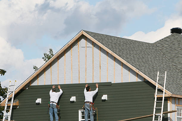 Professional Siding Installation technician working in Perth Amboy, NJ